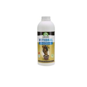 Vetidral Solución 1L es un complemento hidratante para caballos, diseñado para mantener el equilibrio electrolítico y mejorar la recuperación post-esfuerzo. Ideal para caballos en entrenamiento, competición o recuperación.