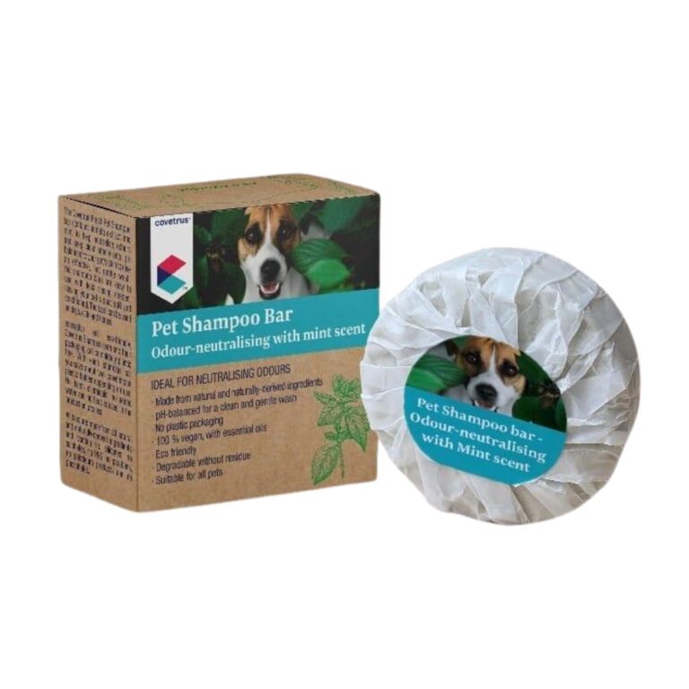 Descubre el champú sólido Covetrus con menta para perros, gatos y caballos. Elimina olores, deja el pelaje fresco y ayuda al planeta con su formato ecológico.