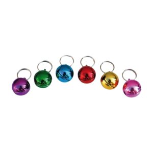 Compra FREEDOG Cascabeles Colores en exhibidor de 30 unidades. Cascabeles resistentes y coloridos para collares y juguetes, ideales para localizar y entretener a tu mascota.