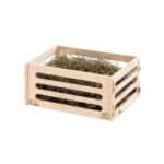 El Comedero de Heno 3 es una opción ecológica y funcional para alimentar conejos y cobayas. Fabricado en madera FSC™, mantiene el heno limpio, seco y siempre disponible.