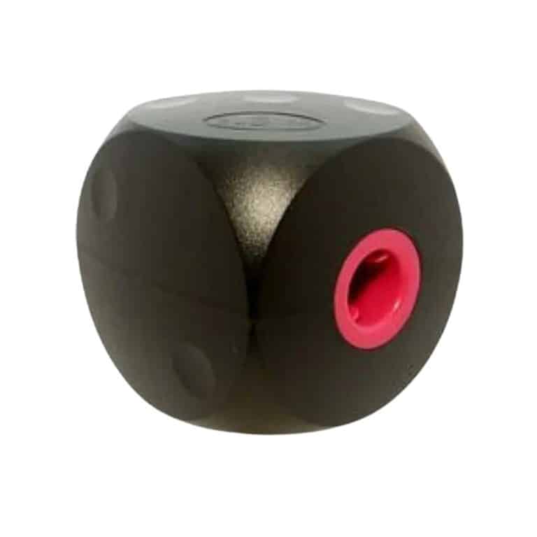 Mejora la salud mental y física de tu perro con el Kruuse Buster Food Cubo Negro. Dispensador de premios ideal para razas grandes y juego en exteriores. ¡Diversión inteligente y duradera!