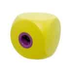 El Buster Food Cube verde lima de Kruuse es un juguete dispensador de comida o premios para perros. Tamaño 12 cm, ideal para razas medianas o grandes. Estimula la mente y promueve una alimentación más saludable.