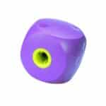 Estimula la mente de tu perro con el Buster Food Cube Lila de Kruuse. Dispensador de comida o premios para perros medianos y grandes. Tamaño 12 cm, color llamativo y diseño resistente. ¡Diversión y salud garantizadas!