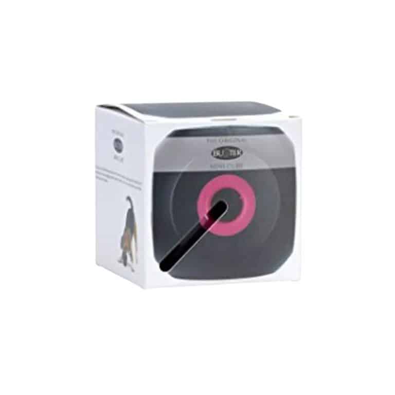 El Buster Mini Cube Negro de Kruuse es un juguete dispensador de premios ideal para perros pequeños. Tamaño 9 cm, estimulación mental y alimentación lenta en un solo producto. ¡Dale a tu mascota una forma divertida de alimentarse!