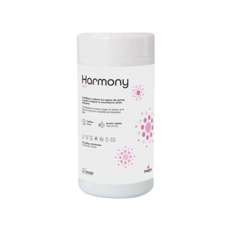 Toallitas calmantes Harmony Pets con aceites esenciales como valeriana, vetiver y albahaca. Presentación de 70 unidades. Biodegradables, compostables y efectivas contra el estrés en mascotas. Para uso en manos, superficies y transportines.