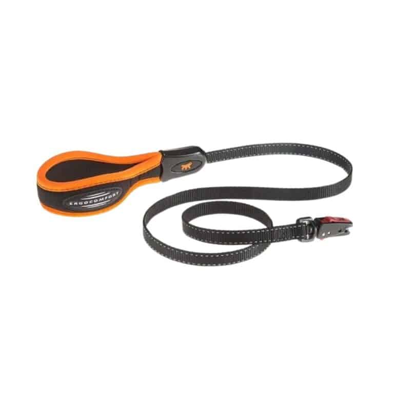 Descubre la correa FERPLAST ERGOFLUO MATIC G15/120 naranja para perros de hasta 30 kg. Mosquetón magnético automático, costuras reflectantes y diseño ergonómico para paseos cómodos y seguros.