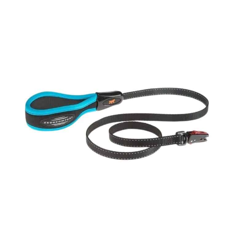 Compra la correa FERPLAST ERGOFLUO MATIC G15/120 azul con mosquetón magnético. Ideal para perros de hasta 30 kg, combina seguridad, ergonomía y materiales duraderos.