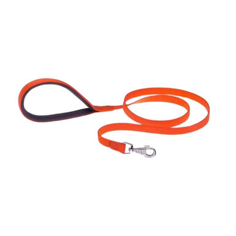 Descubre la correa Ferplast Daytona G15 120 en naranja. Ideal para paseos cómodos y seguros con tu mascota. Diseño ergonómico y material resistente.