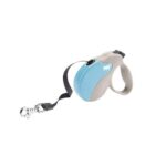 Correa retráctil Ferplast Amigo S Cordón azul y blanco para perros pequeños hasta 15 kg. Botón multifunción, cordón resistente y diseño ergonómico para paseos cómodos y seguros.