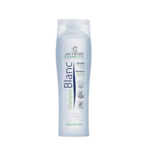 Champú Artero Blanc 250 ml con fórmula vegetal que limpia suavemente y realza el color natural del pelaje blanco, gris o negro. Ideal para piel sensible y uso frecuente.