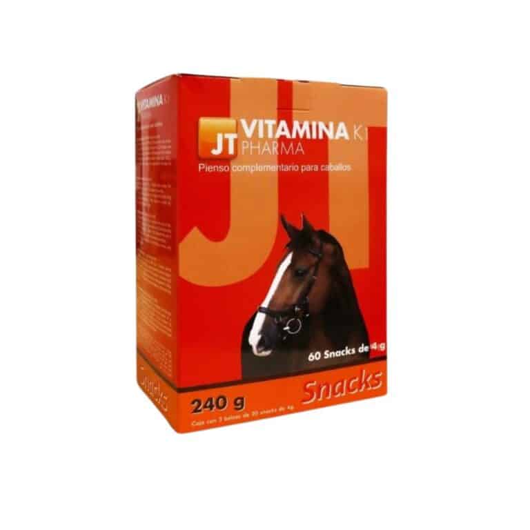 JT-Vitamina K1 Caballos 60 Snack 4 Gr es un suplemento alimenticio para caballos que proporciona vitamina K1 en formato snack. Ideal para mejorar la coagulación sanguínea y promover el bienestar general del caballo.
