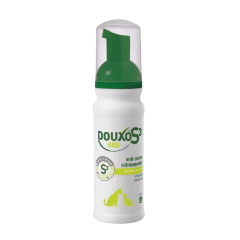 DOUXO S3 SEB Mousse controla el sebo, la caspa y el mal olor en perros y gatos con piel grasa o escamosa. Sin enjuague, hidrata y refuerza el ecosistema cutáneo. Fácil y eficaz.
