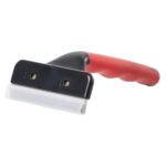 El cepillo FERPLAST Gro 5961 Trimmer Large es ideal para todo tipo de pelaje en perros y gatos. Con cerdas de poliamida y estructura de acero inoxidable, proporciona un peinado suave y masaje estimulante.