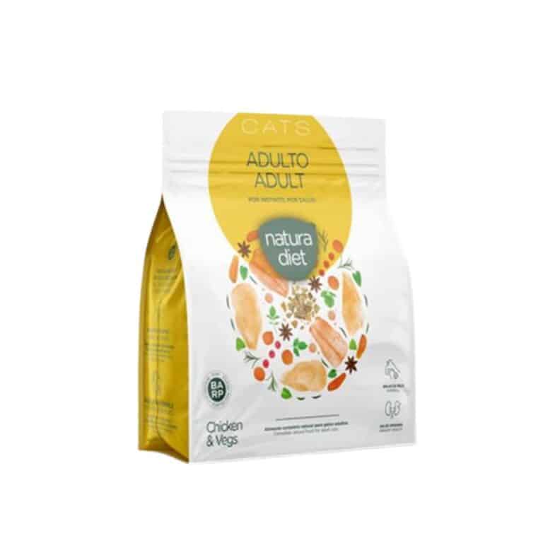Prueba Natura Diet Cat Adult Chicken 400 Gr, comida natural y funcional para gatos adultos. Apoya su bienestar emocional, digestivo y urinario con pollo, omega 3 y extractos herbales.