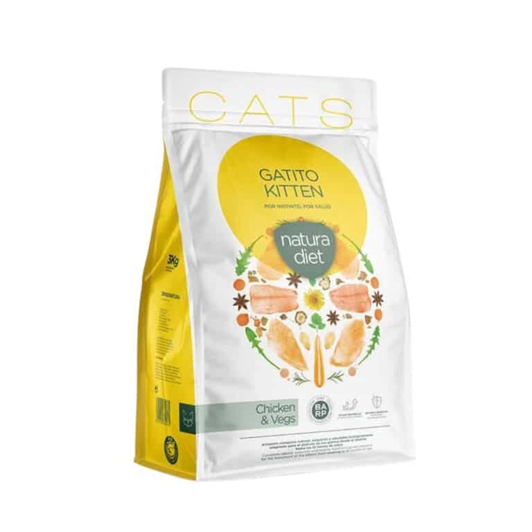 Natura Diet Cat Kitten Chicken 400 Gr es un alimento natural para gatitos desde el destete hasta los 12 meses. Con pollo, salmón, prebióticos y DHA para un desarrollo saludable.
