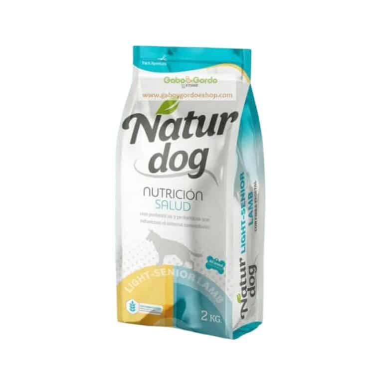NaturDog Light Senior Cordero es un pienso natural para perros adultos mayores o con sobrepeso. Bajo en calorías, sin cereales ni aditivos artificiales, con carne magra de alta calidad.