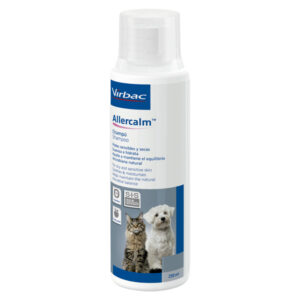 Champú Allercalm con avena coloidal para pieles sensibles. Hidrata, protege y mejora el pelaje de tu perro. Fórmula suave y libre de detergentes. Presentación de 250 ml.